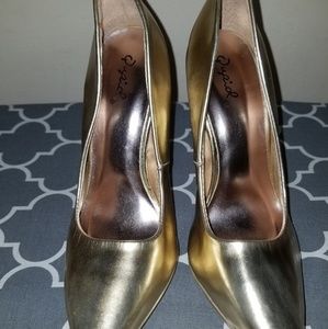High heel shoes